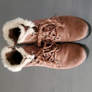 Earth Origins super comfortable suede Crowley ankle booties size 7M